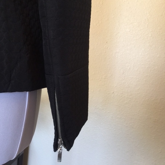 Casual corner lady's shortwaist jacket - Picture 3 of 4